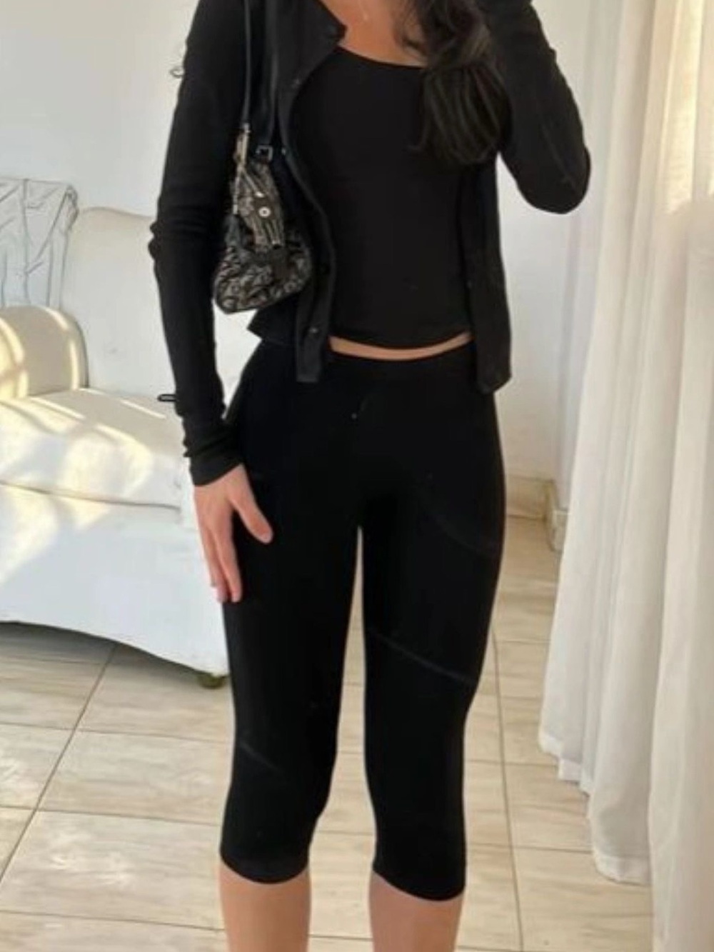 Healthyoga Cropped Capri Leggings with Pockets - black